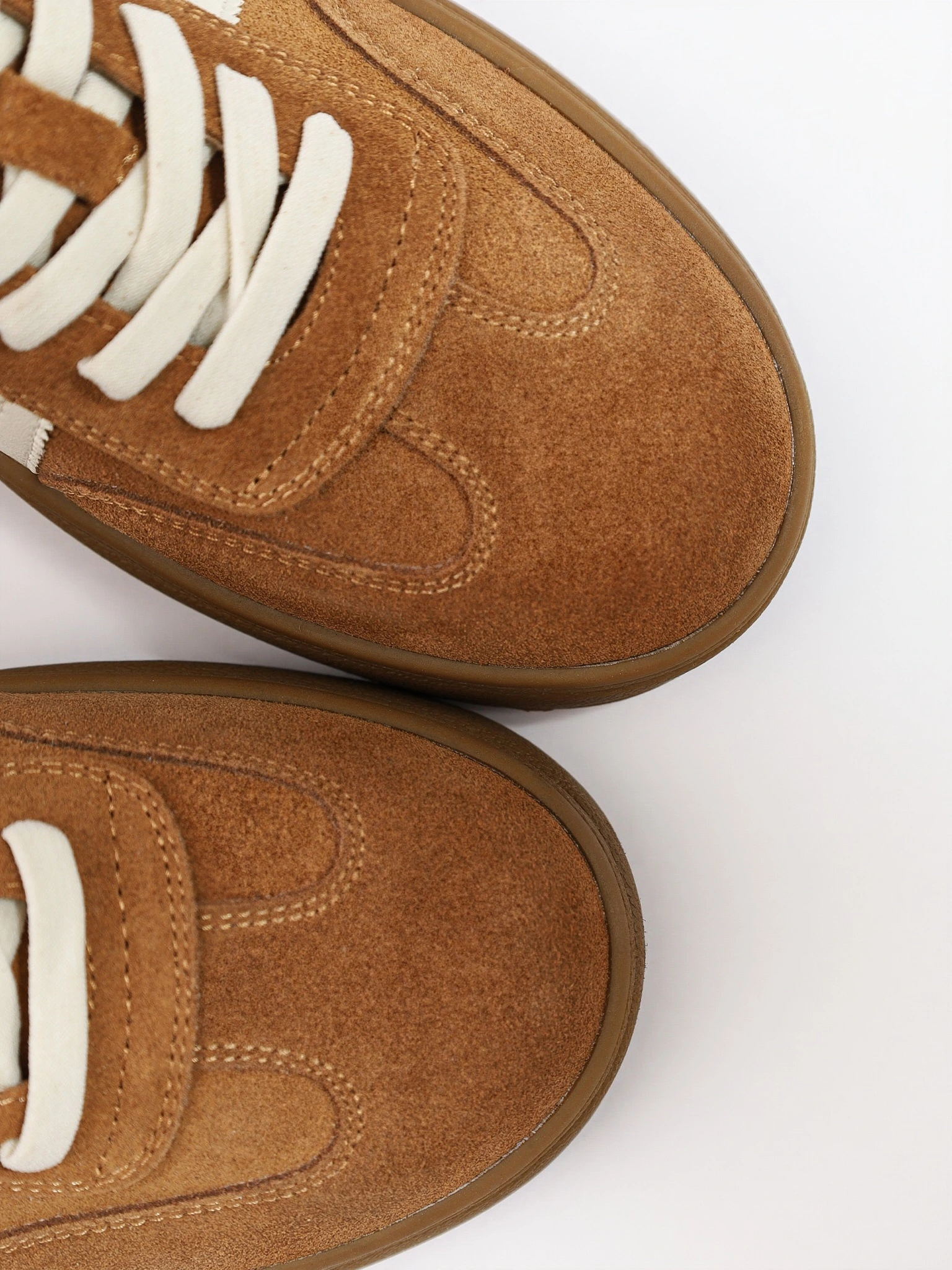 Кеды коричневого цвета из натуральной замши на средней платформе